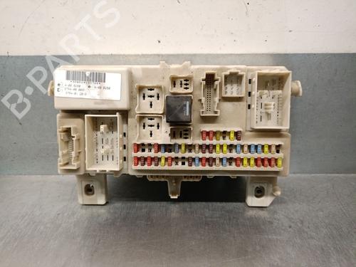 Used Fuse box Fuse box 39170515 39170515