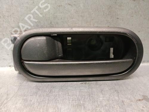 Maneta interior delantera izquierda MAZDA 2 (DE_, DH_) 1.5 (DE5FS) (103 hp) 31014453