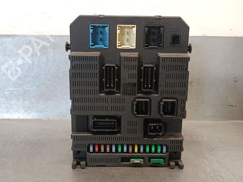 Used Fuse box Fuse box 37425714 37425714
