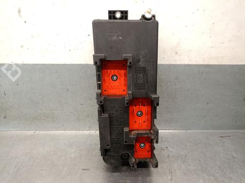 Used Fuse box Fuse box 37684821 37684821