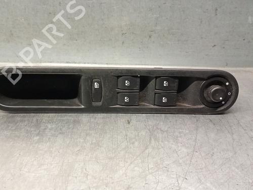 Used Left front window switch RENAULT ESPACE IV (JK0/1_) 2.2 dCi (JK0H) (150 hp) 30711752