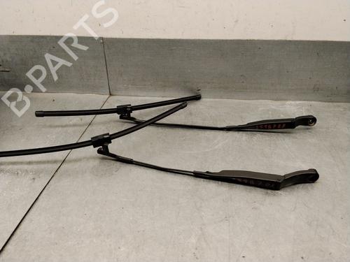 Used Front windshield wiper arm Front windshield wiper arm 37157031 37157031