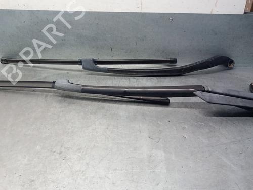 Used Front windshield wiper arm PORSCHE CAYENNE (9PA) 3.2 (250 hp) 28055464