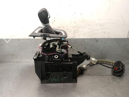 Used Gear lever Gear lever RENAULT ARKANA I (LCM_, LDN_) 1.3 TCe 140 (LDN0) (140 hp) 32235639 32235639