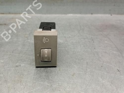 Used Headlight switch KIA CERATO I Saloon (LD) 2.0 CRDi (112 hp) 30525356