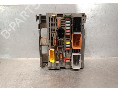 Used Fuse box Fuse box 39208078 39208078