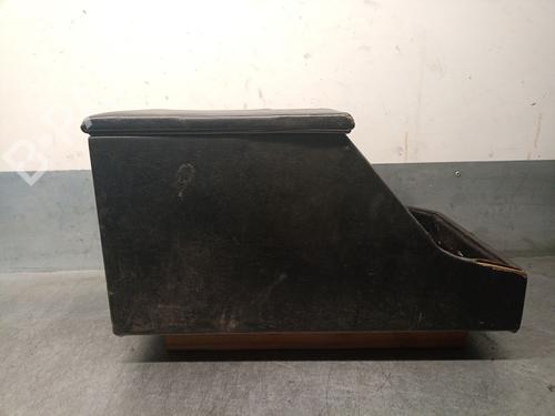 Used Armrest / Center console LAND ROVER DEFENDER Station Wagon (L316) 2.5 TDI 4x4 (L316) (113 hp) 21581369