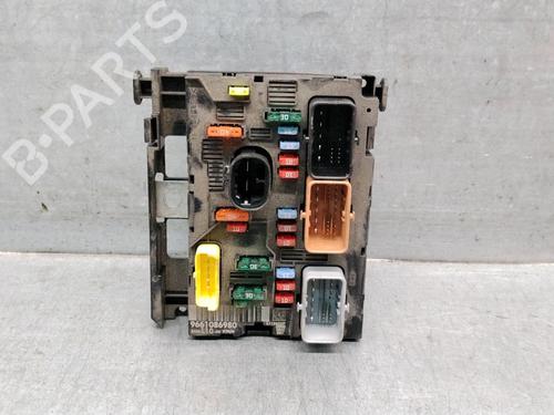 Used Fuse box Fuse box 37264464 37264464