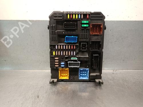 Used Fuse box Fuse box 38675013 38675013