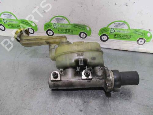 Used Brake master cylinder CHRYSLER VOYAGER / GRAND VOYAGER III (GS_, NS_) 2.5 TD (116 hp) 2077983