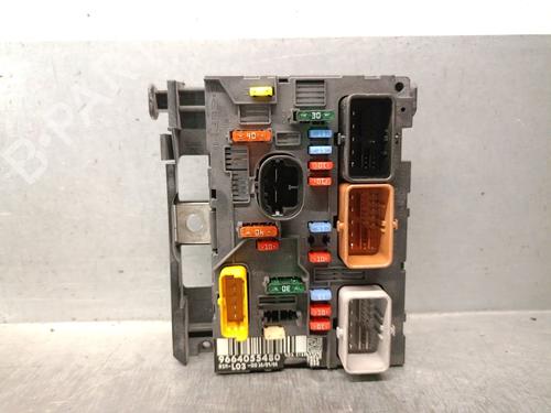 Used Fuse box Fuse box 38448220 38448220
