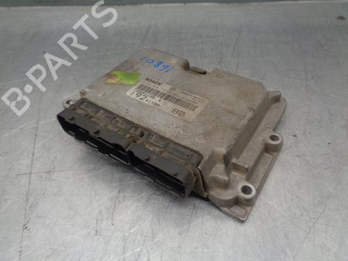 Used Engine control unit (ECU) Engine control unit (ECU) FIAT STILO (192_) 1.9 JTD (192_XF1A) (80 hp) 11810810 11810810