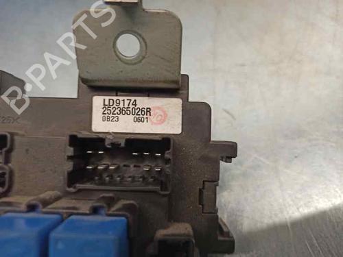 Fuse box RENAULT KOLEOS I (HY_) 2.0 dCi 4x4 (HY0K) | BP6047563E1 
