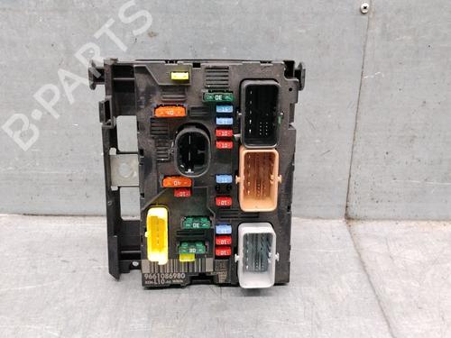 Used Fuse box Fuse box 37442569 37442569