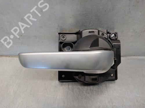 Used Front right interior door handle Front right interior door handle 13744922 13744922