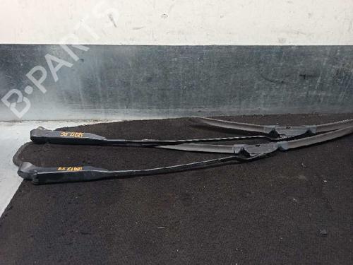 Used Front windshield wiper arm OPEL TIGRA TwinTop (X04) 1.3 CDTI (R97) (69 hp) 7475643