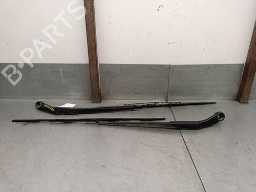 Used Front windshield wiper arm KIA CARENS IV 1.7 CRDi (116 hp) 31706796