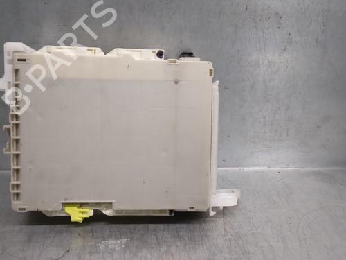 Used Fuse box TOYOTA YARIS (_P13_) 1.3 (NSP130_, NSP130) (99 hp) 16047007