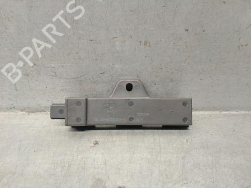 Used Antenna/Base Antenna/Base BMW X5 (G05, F95) xDrive 45 e Plug-in Hybrid (394 hp) 33040388 33040388