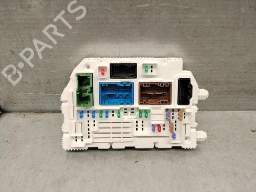 Used Fuse box Fuse box 36701068 36701068