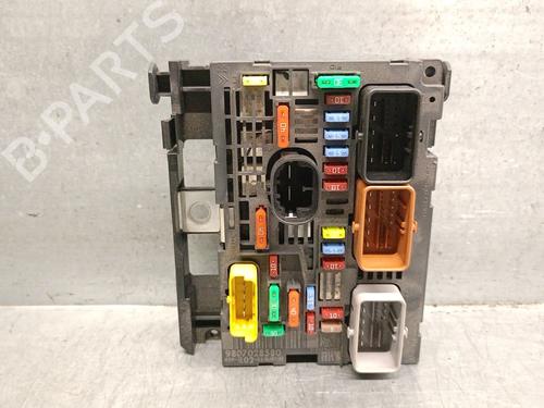 Used Fuse box PEUGEOT 5008 (0U_, 0E_) 2.0 HDi 150 / BlueHDi 150 (150 hp) 29851177