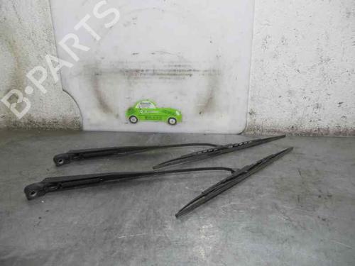 Used Front windshield wiper arm NISSAN TERRANO II (R20) 2.7 TDi 4WD (125 hp) 5391504