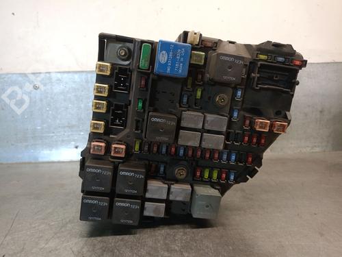 Used Fuse box Fuse box 36833161 36833161