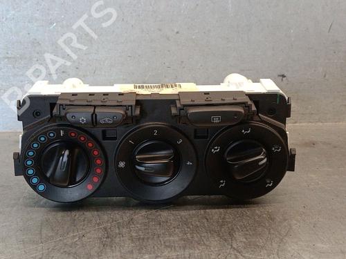 climate-control-opel-corsa-e-x15-2014-34722272 main image
