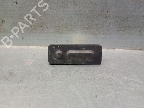 Used Tailgate handle PEUGEOT 3008 II SUV (MC_, MR_, MJ_, M4_) 1.2 THP/ PureTech 130 (MRHNSM, MRHNSU, MRHNSJ, MRHNYW,... (131 hp) 24499283