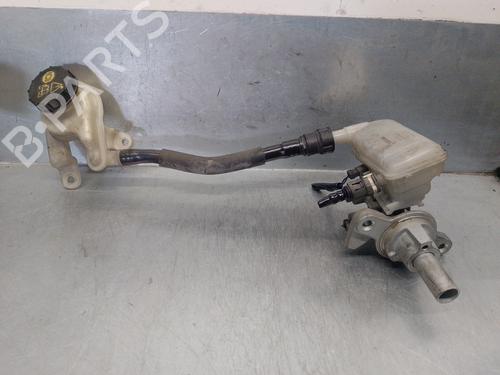 Used Brake master cylinder FORD FIESTA VI (CB1, CCN) [2008-2017]  13819803