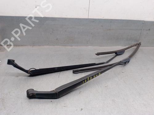 Used Front windshield wiper arm TOYOTA COROLLA Verso (_E12_) 2.0 D-4D (CDE120_, CDE120R) (90 hp) 32091410