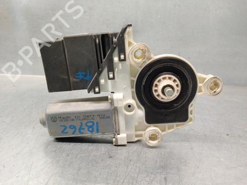 Rudehejsemotor bagstkærm venstre VW GOLF IV (1J1) 1.9 TDI (90 hp) 15244403