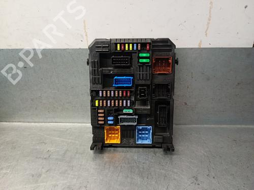 Used Fuse box Fuse box 27868909 27868909