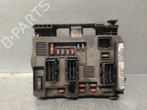 Used Fuse box Fuse box PEUGEOT 206 Hatchback (2A/C) 1.4 i (75 hp) 38637569 38637569