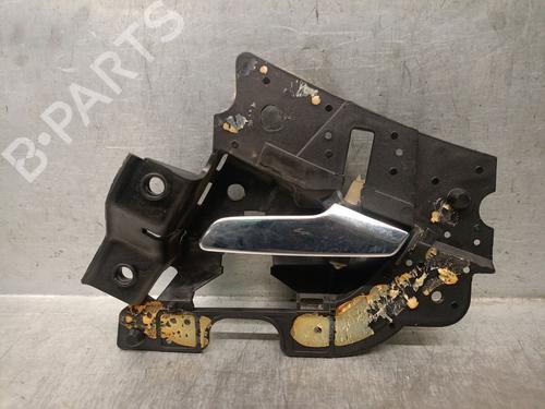 Używane Klamka wewnętrzna drzwi przednich lewych MERCEDES-BENZ E-CLASS (W210) E 270 CDI (210.016) (170 hp) 30942316