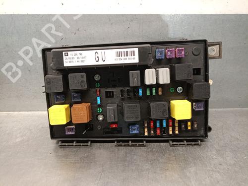 Used Fuse box Fuse box OPEL ASTRA H GTC (A04) 1.7 CDTI (L08) (110 hp) 39470757 39470757