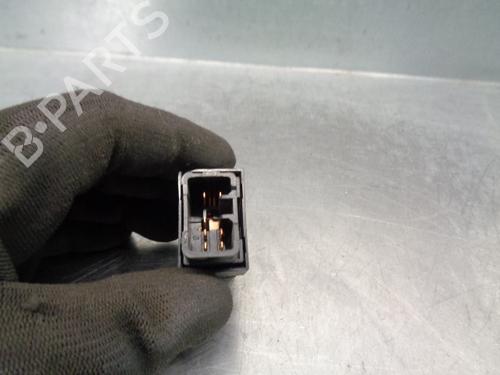 Left rear window switch KIA SORENTO I (JC) 2.5 CRDi 4WD | BP13626695I29 
