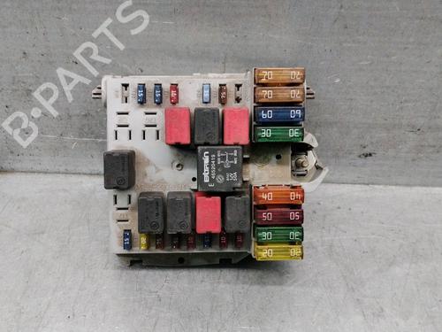 Zekeringkast Zekeringkast LANCIA YPSILON (843_) 1.4 16V (843.AXC11, 843.AXC1B, 843.AXC1A) (95 hp) 37446398 37446398