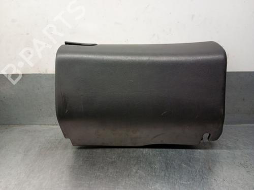 Used Glove box MERCEDES-BENZ C-CLASS (W203) C 270 CDI (203.016) (170 hp) 26016980
