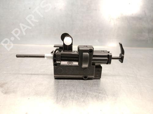 Used Fuel door actuator RENAULT KADJAR (HA_, HL_) 1.3 TCe 140 (HLNB, HLN1) (140 hp) 25447266