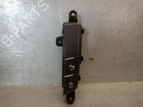 switch-hyundai-i30-fastback-pde-pden-2017-35794254 main image