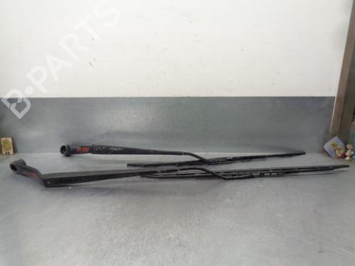 Used Front windshield wiper arm KIA SORENTO I (JC) 2.5 CRDi 4WD (140 hp) 13622572