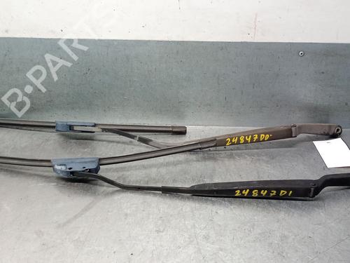 Used Front windshield wiper arm HYUNDAI ACCENT II (LC) 1.5 CRDi (82 hp) 32726059