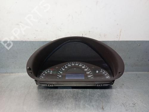 Used Instrument cluster MERCEDES-BENZ C-CLASS (W203) C 270 CDI (203.016) (170 hp) 26010253
