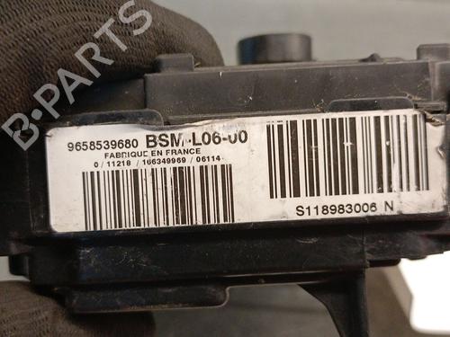 Fuse box CITROËN C8 (EA_, EB_) 2.2 HDi | BP33217140E1 - Image 3