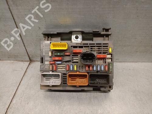 Used Fuse box Fuse box PEUGEOT 3008 I MPV (0U_) 1.6 HDi 115 / BlueHDi 115 (116 hp) 34646086 34646086