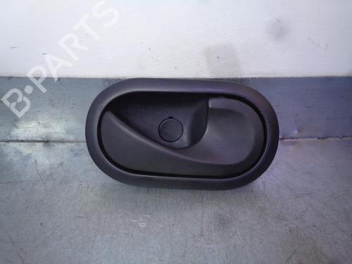 Høyre foran invendig håndtak RENAULT KANGOO / GRAND KANGOO II (KW0/1_) 1.5 dCi 85 (KW0K, KW0L, KW0B) (86 hp) 17367359