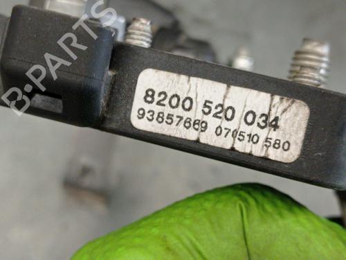 Fuse box RENAULT TRAFIC II Van (FL) 2.5 dCi 145 (FL0J) | BP28537959E1 