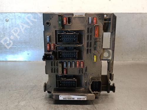 Used Fuse box Fuse box 37446391 37446391
