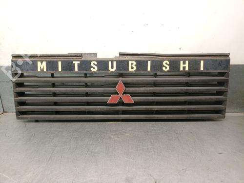 Used Grille MITSUBISHI PAJERO I Canvas Top (L04_G) 2.5 TD (L044G, L049G) (95 hp) 31952711